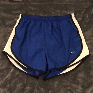 Nike women’s dri-fit Medium Tempo Shorts